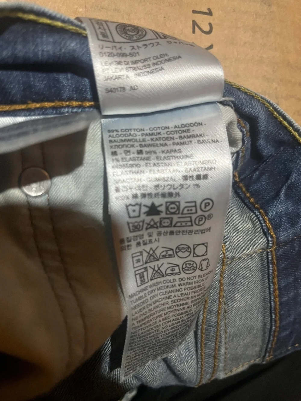 Levi’s 513 Jeans 34x32 with rips